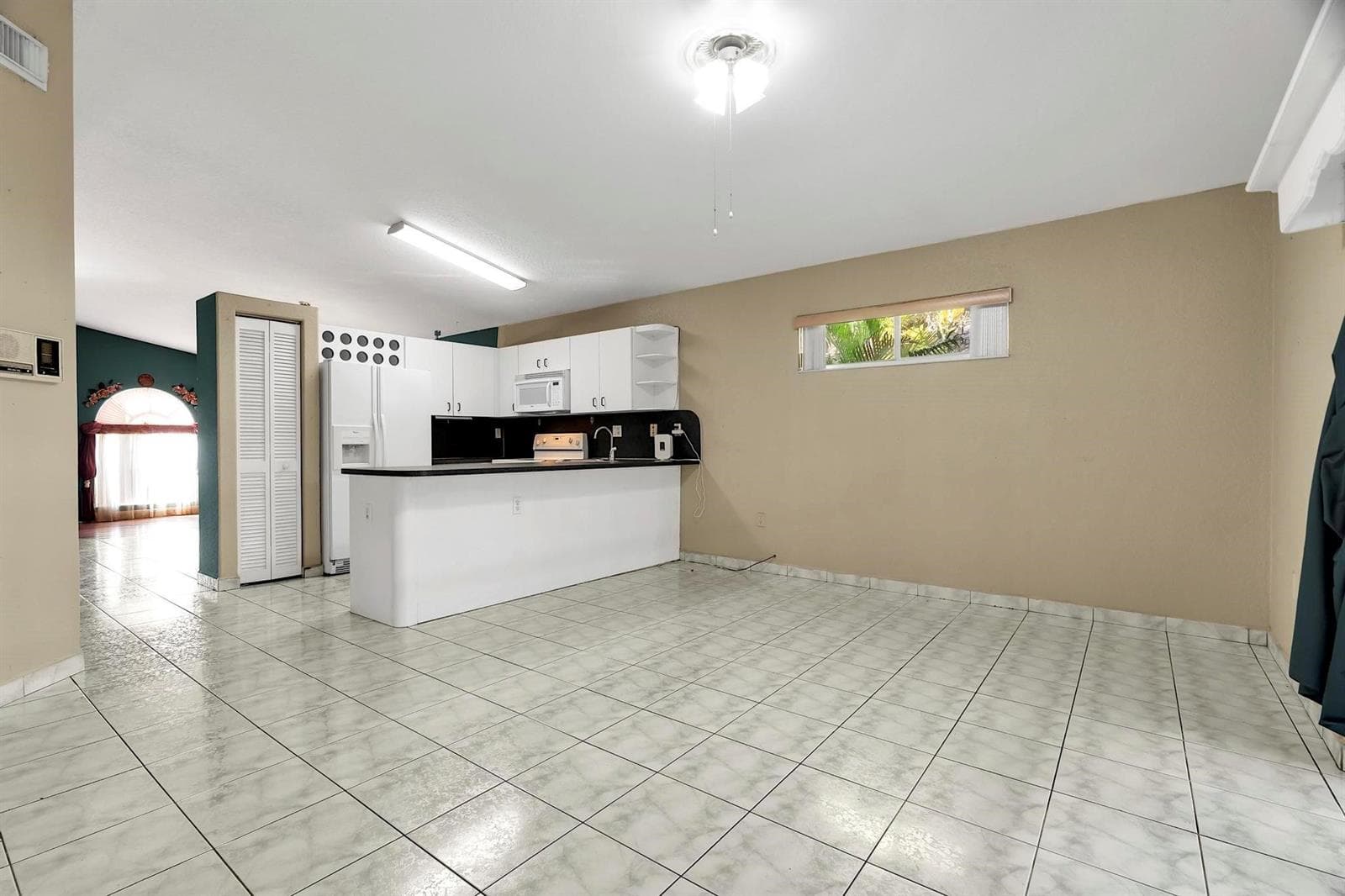 3201 W 76th Street, Hialeah FL 33018 — 24