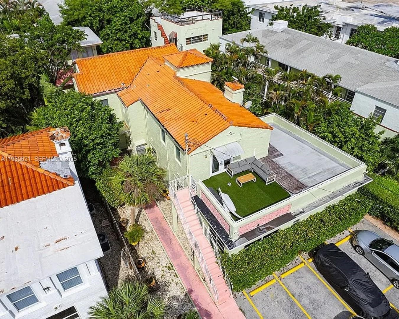 2822 Pine Tree Dr, Miami Beach FL 33140 — 2