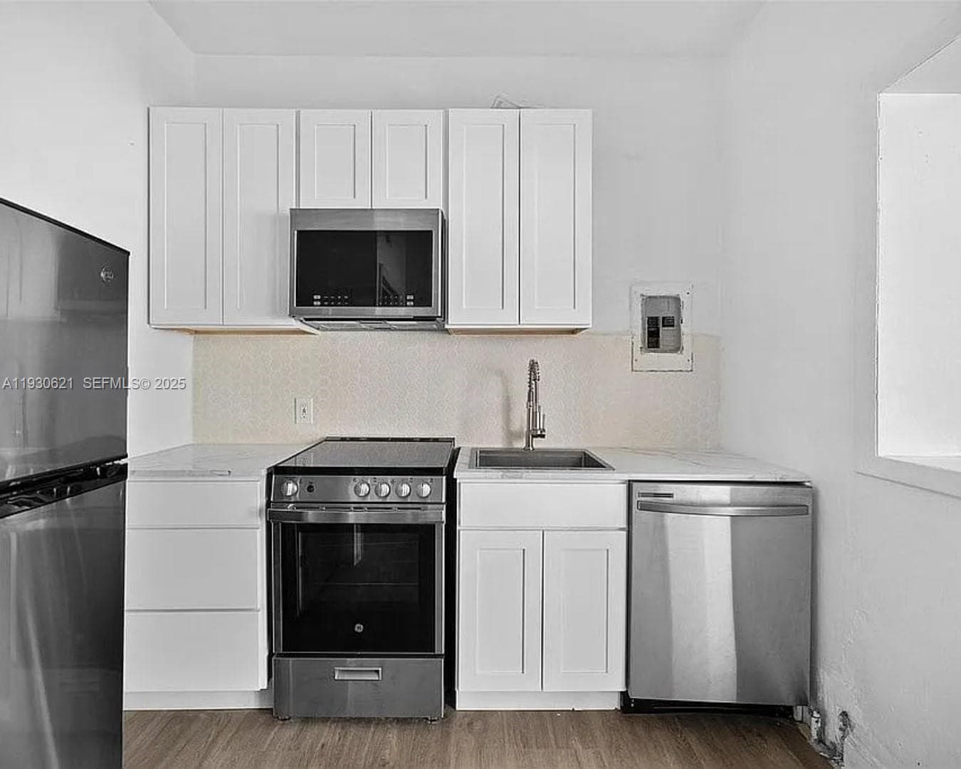 2822 Pine Tree Dr, Miami Beach FL 33140 — 13