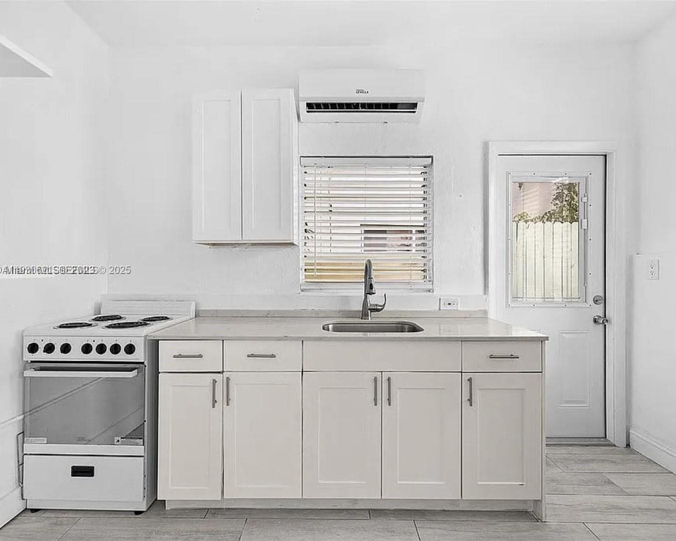 2822 Pine Tree Dr, Miami Beach FL 33140 — 16