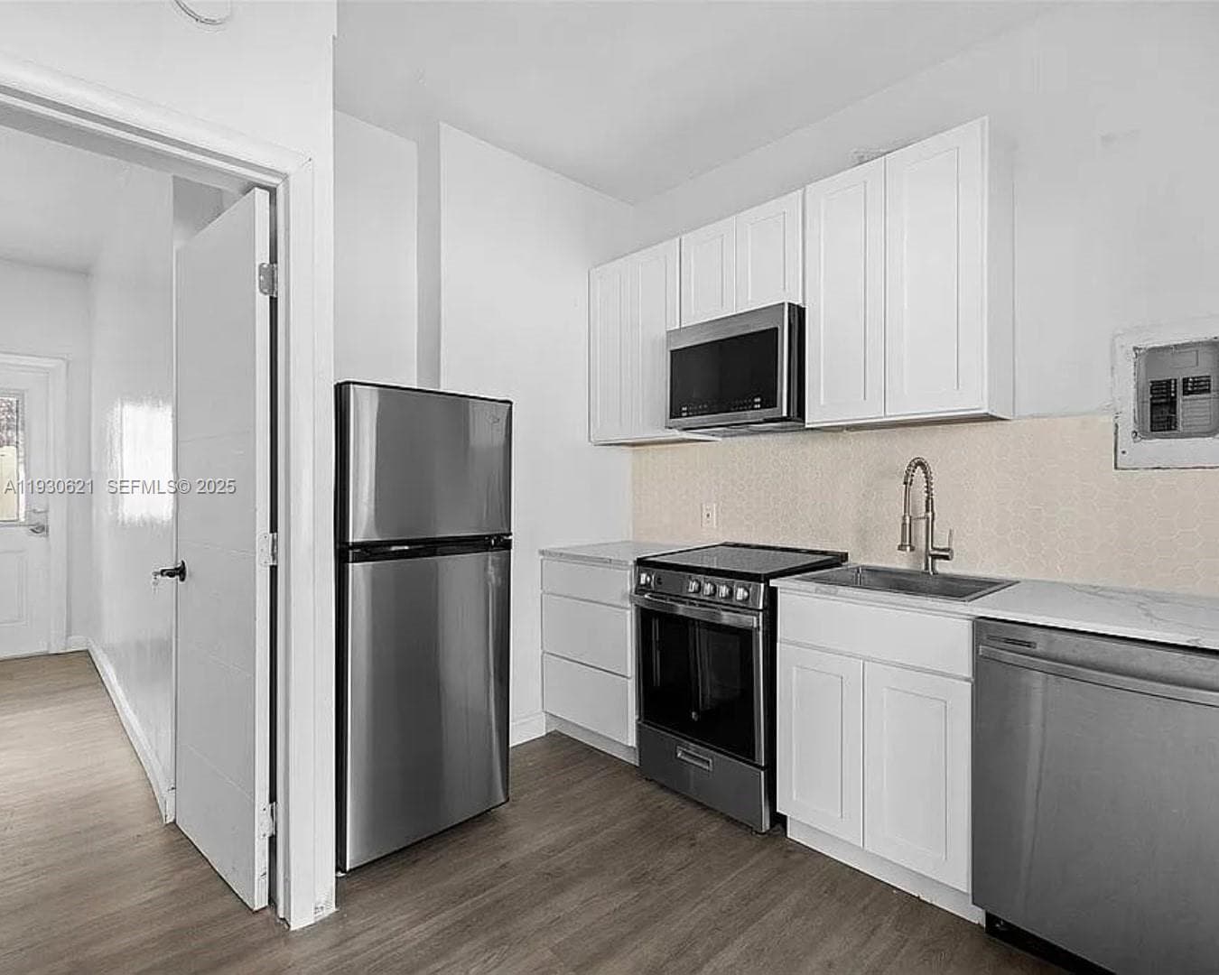 2822 Pine Tree Dr, Miami Beach FL 33140 — 14