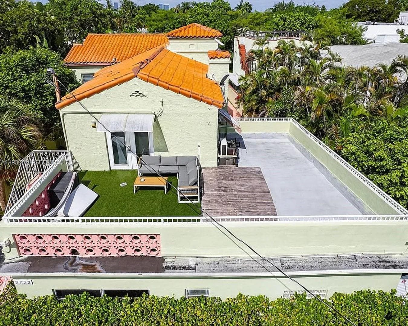 2822 Pine Tree Dr, Miami Beach FL 33140 — 4