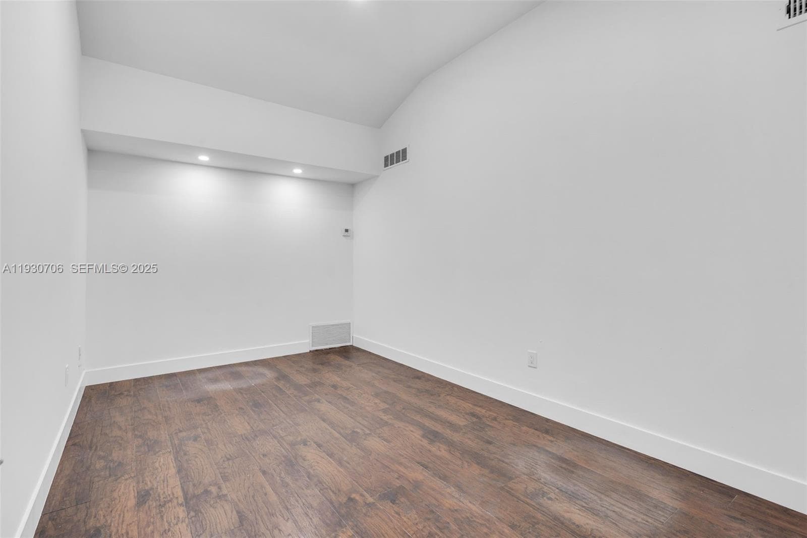 8930 SW 40th St, Miami FL 33165 — 8