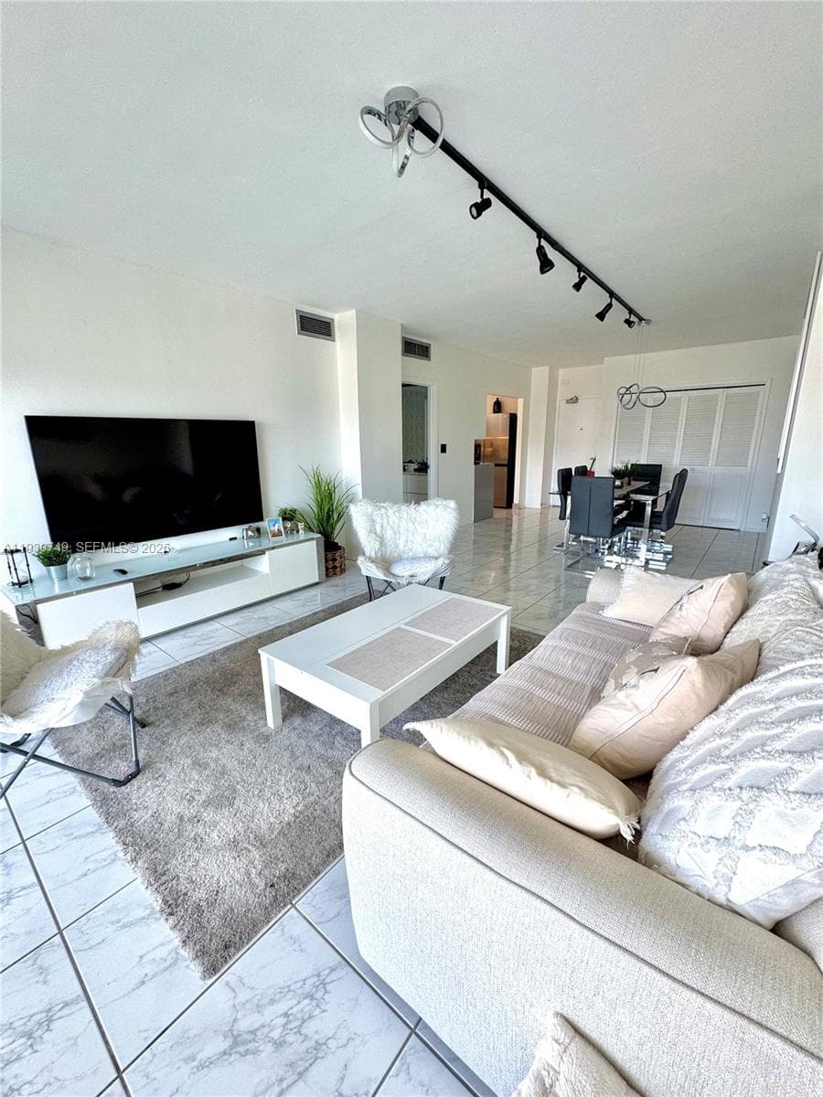300 Bayview Dr # 1603, Sunny Isles Beach FL 33160 — 10