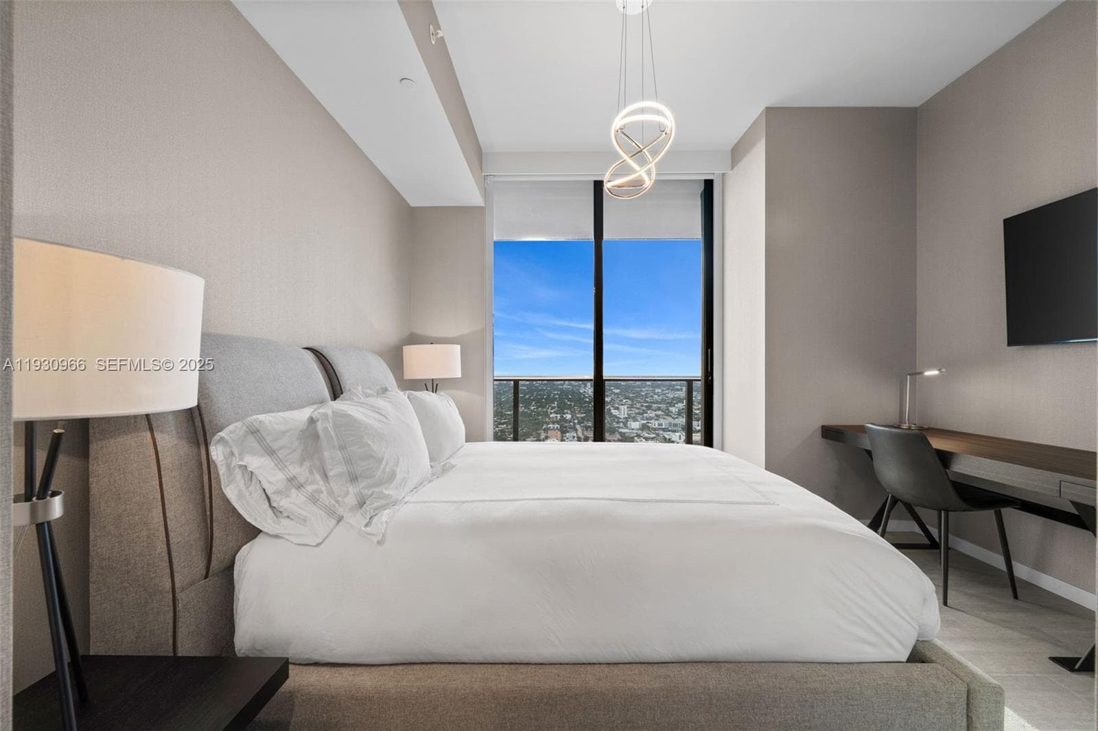 1000 Brickell Plz, Miami FL 33131 — 52