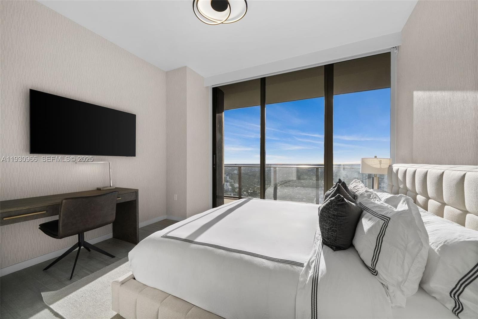 1000 Brickell Plz, Miami FL 33131 — 46