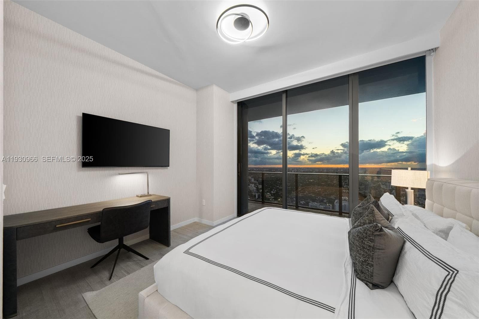 1000 Brickell Plz, Miami FL 33131 — 17