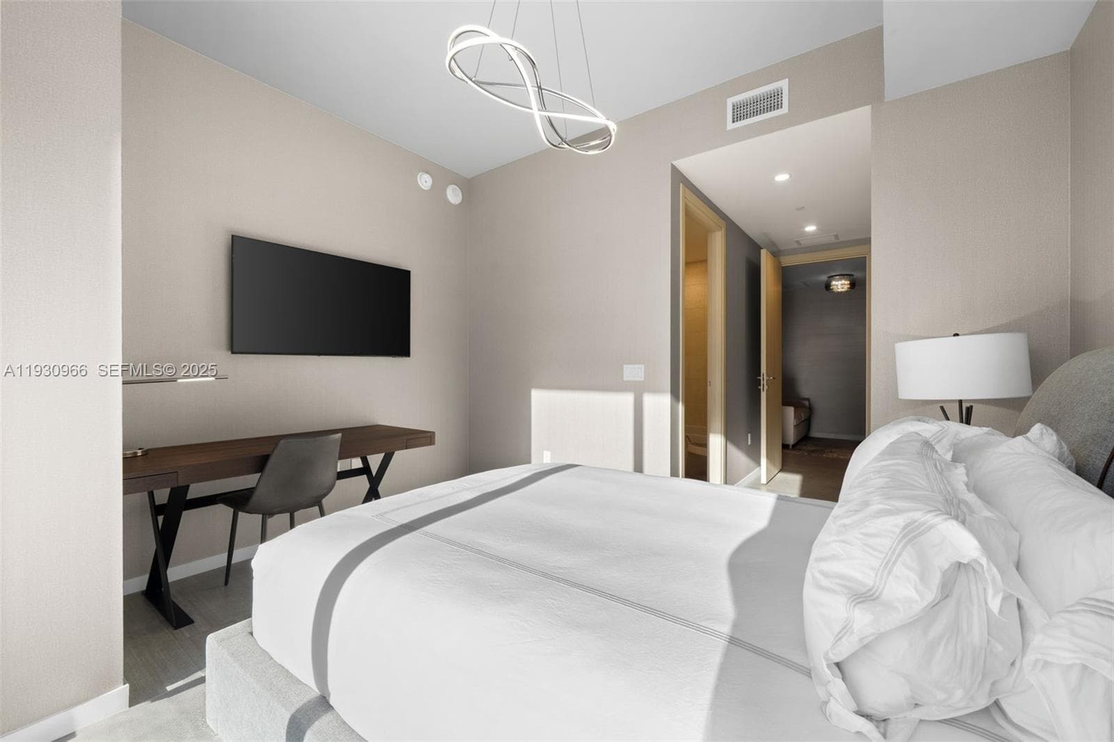 1000 Brickell Plz, Miami FL 33131 — 53