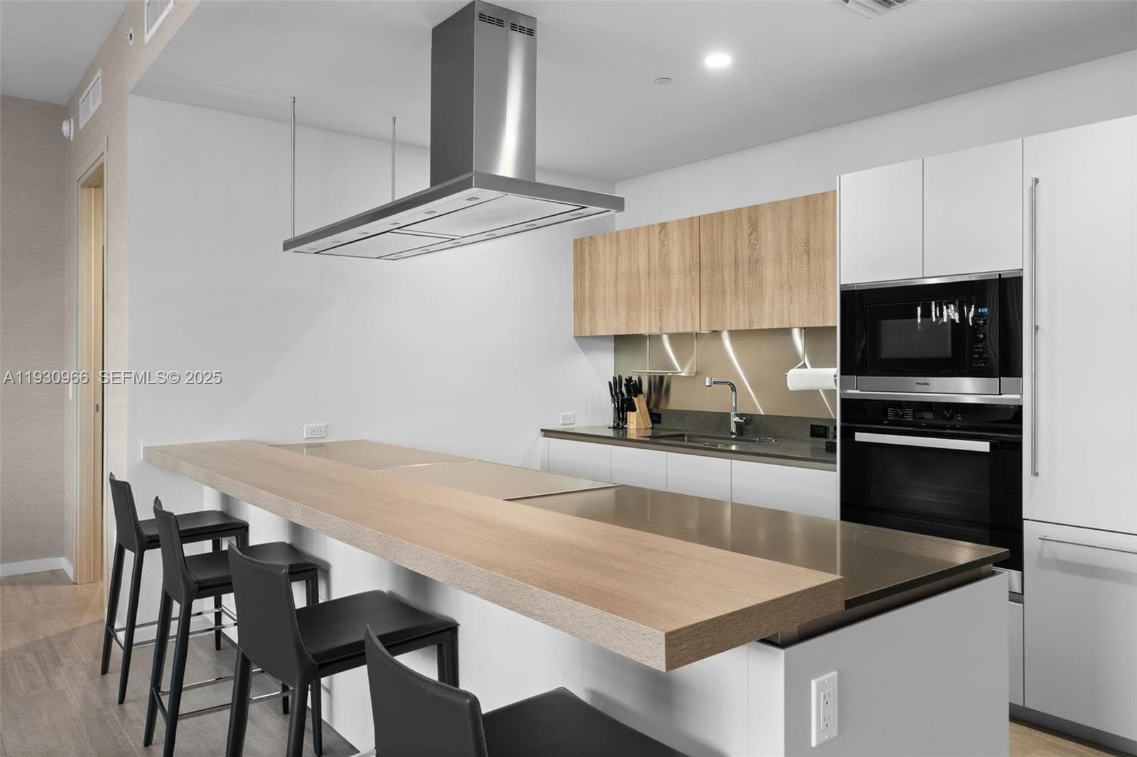 1000 Brickell Plz, Miami FL 33131 — 3