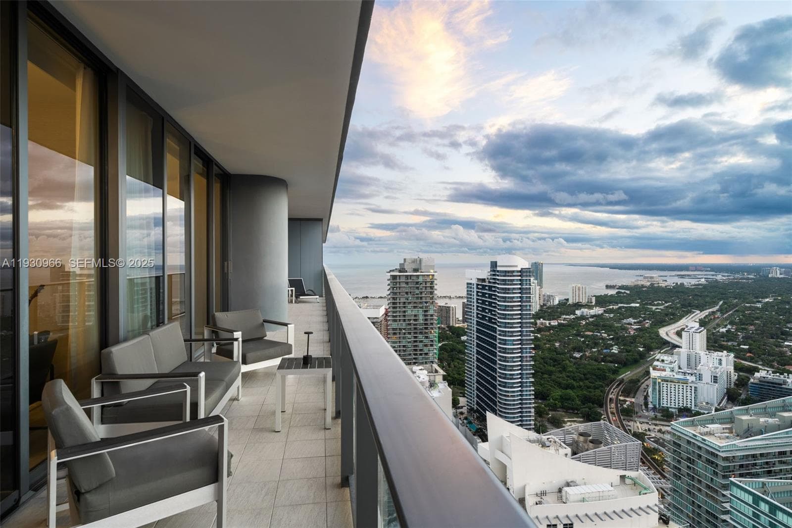 1000 Brickell Plz, Miami FL 33131 — 36