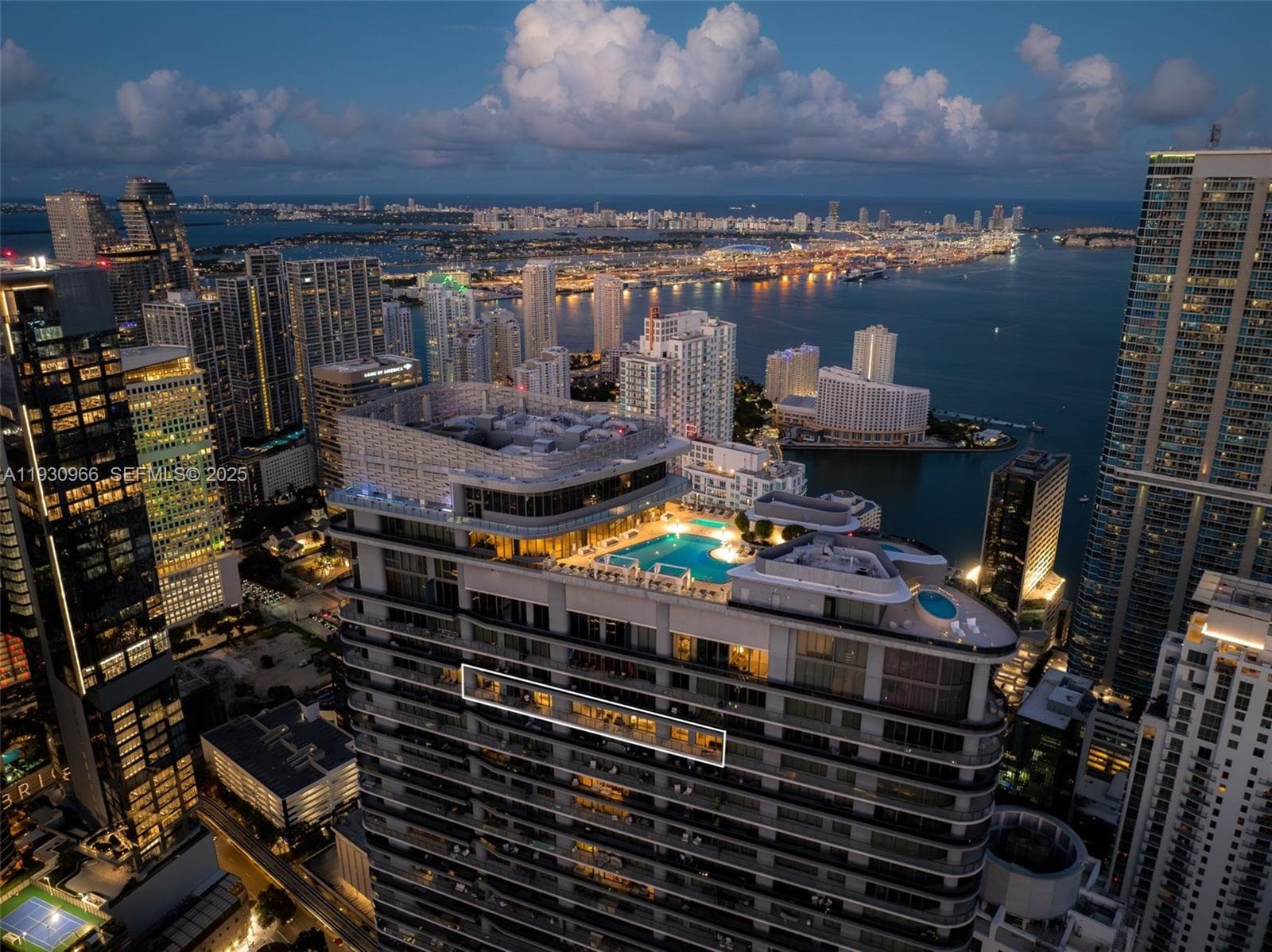 1000 Brickell Plz, Miami FL 33131 — 24