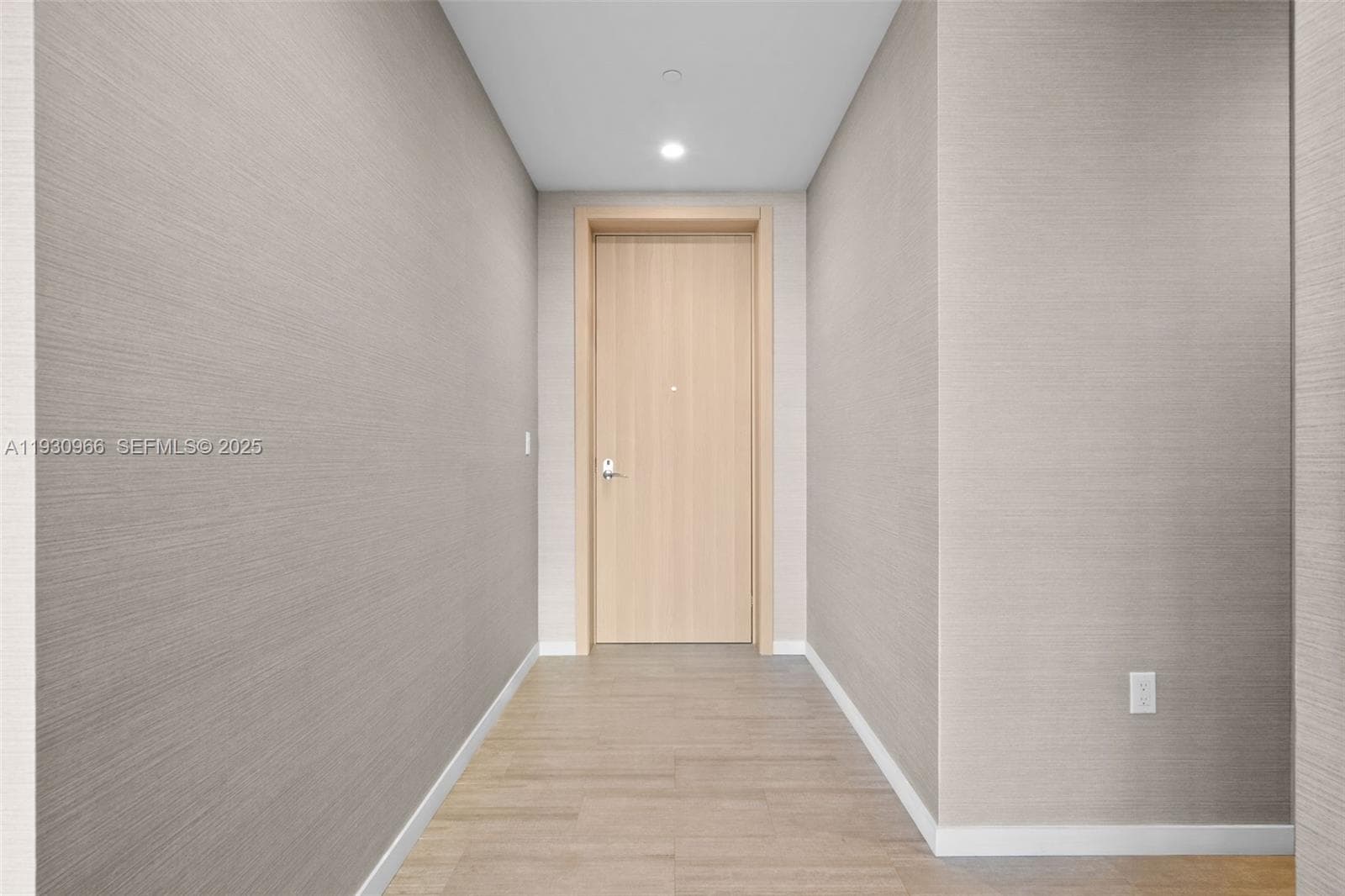 1000 Brickell Plz, Miami FL 33131 — 49