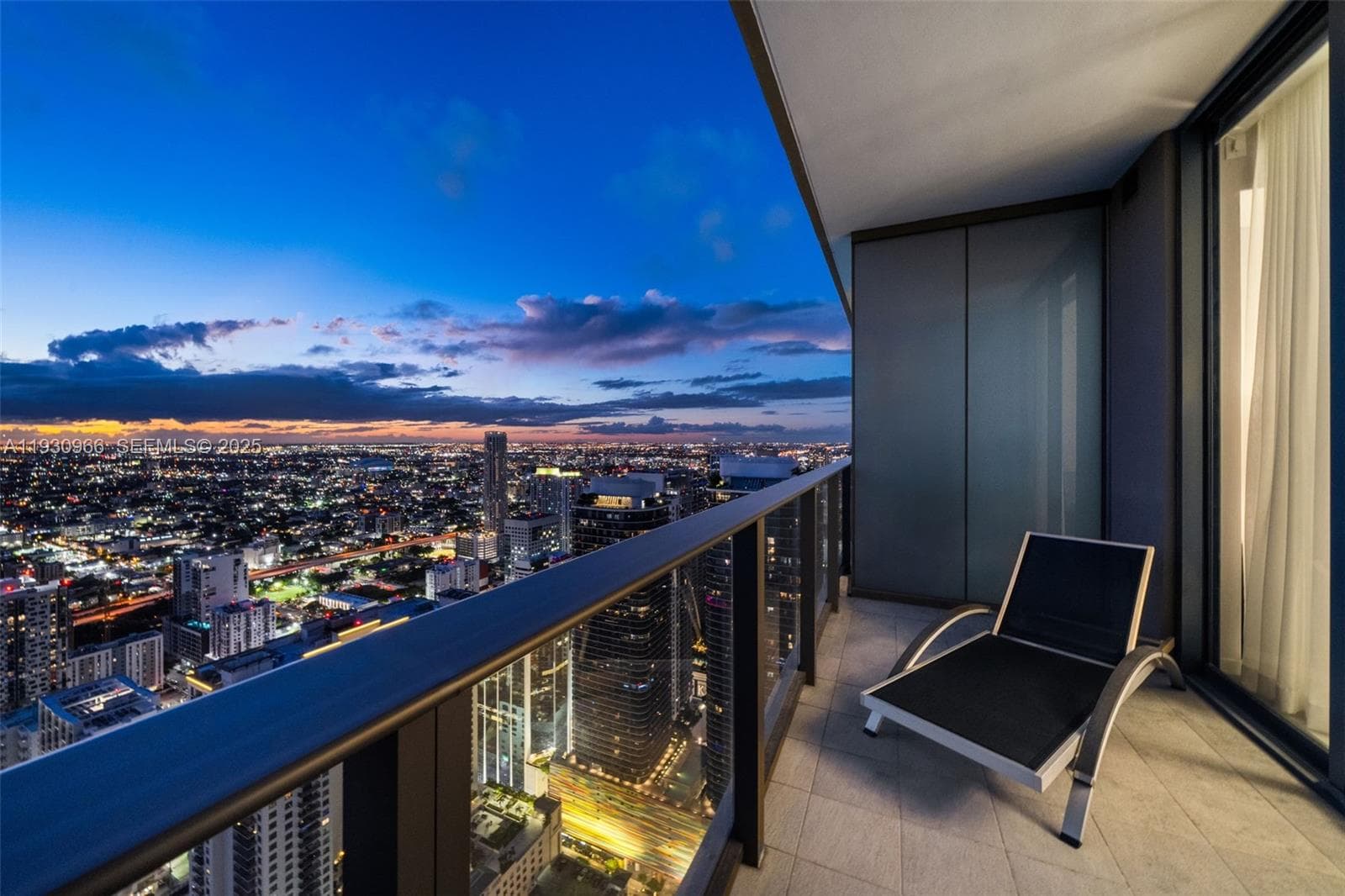 1000 Brickell Plz, Miami FL 33131 — 33