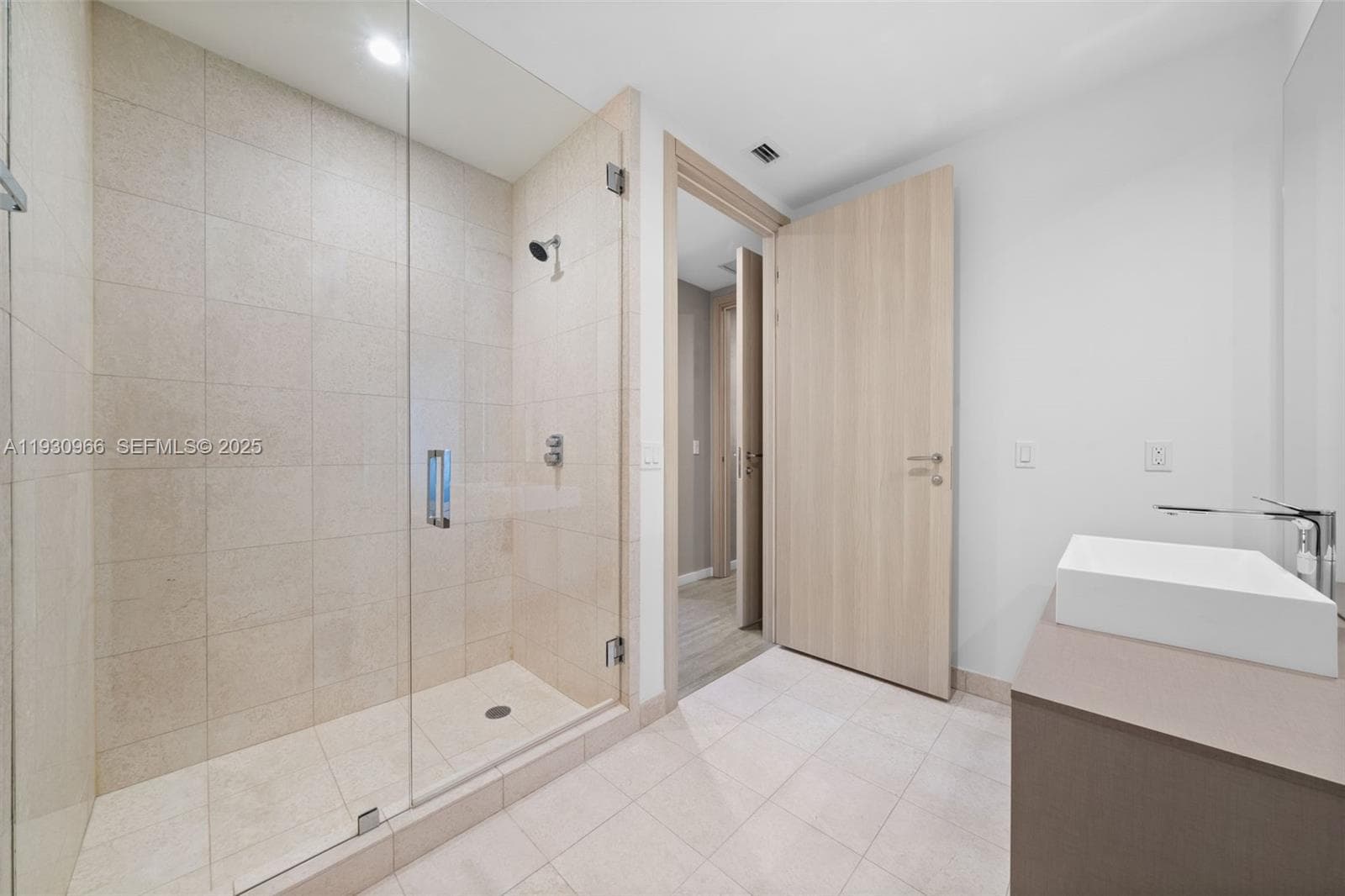 1000 Brickell Plz, Miami FL 33131 — 14