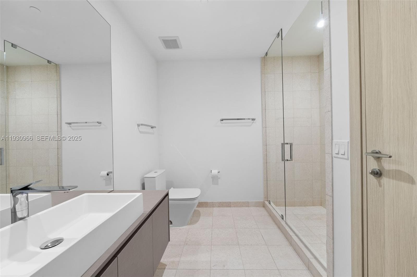 1000 Brickell Plz, Miami FL 33131 — 18