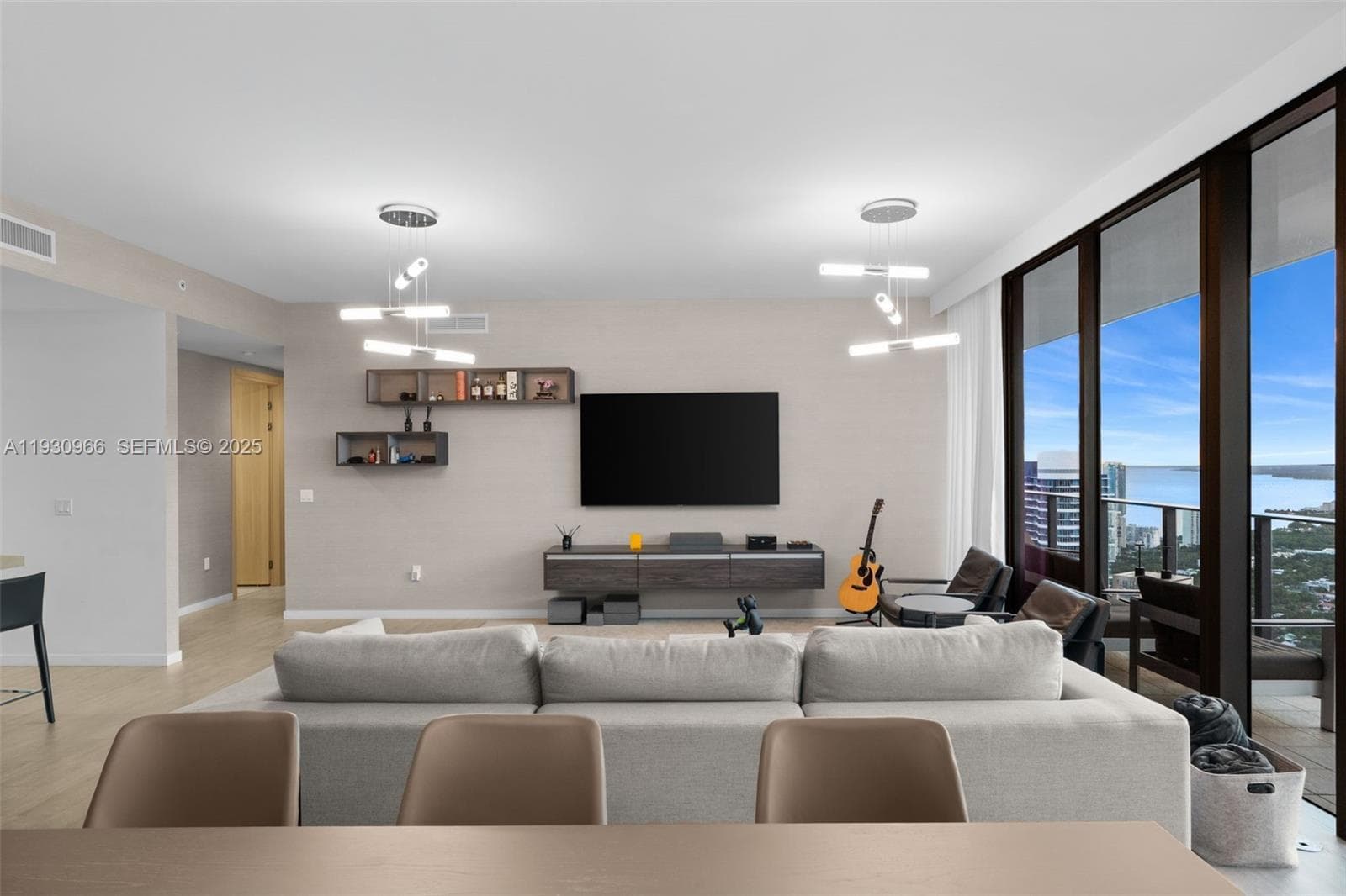 1000 Brickell Plz, Miami FL 33131 — 54
