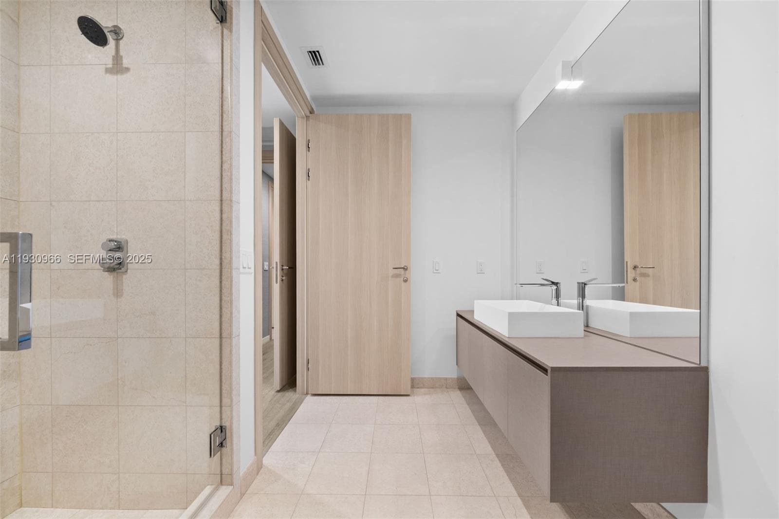 1000 Brickell Plz, Miami FL 33131 — 50