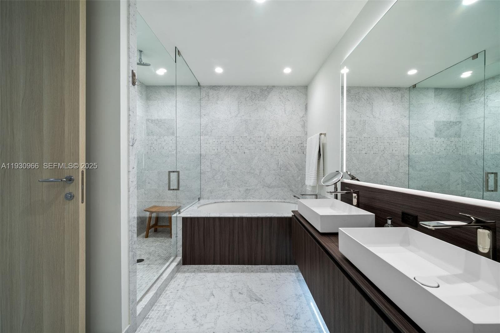 1000 Brickell Plz, Miami FL 33131 — 11