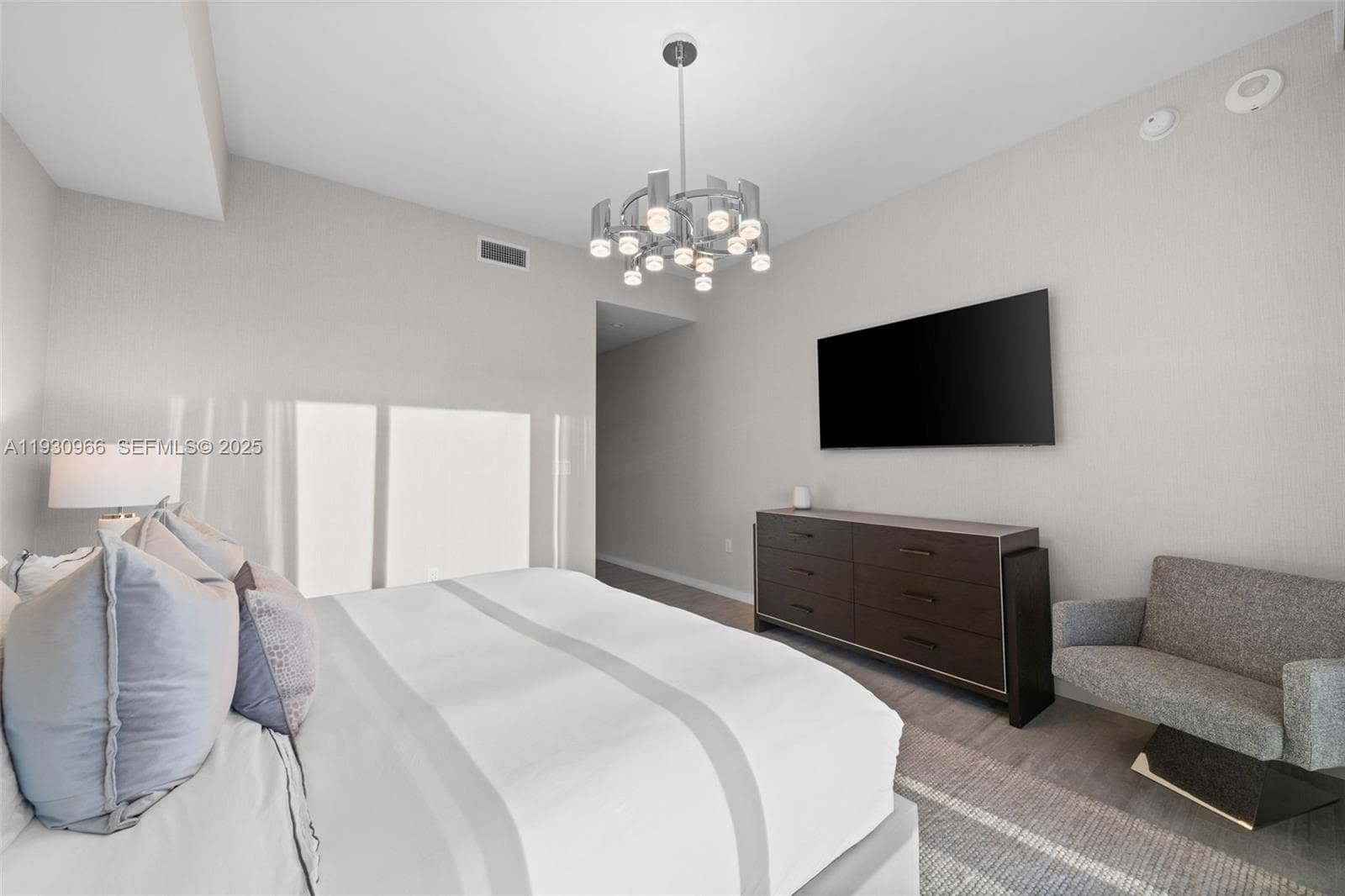 1000 Brickell Plz, Miami FL 33131 — 19