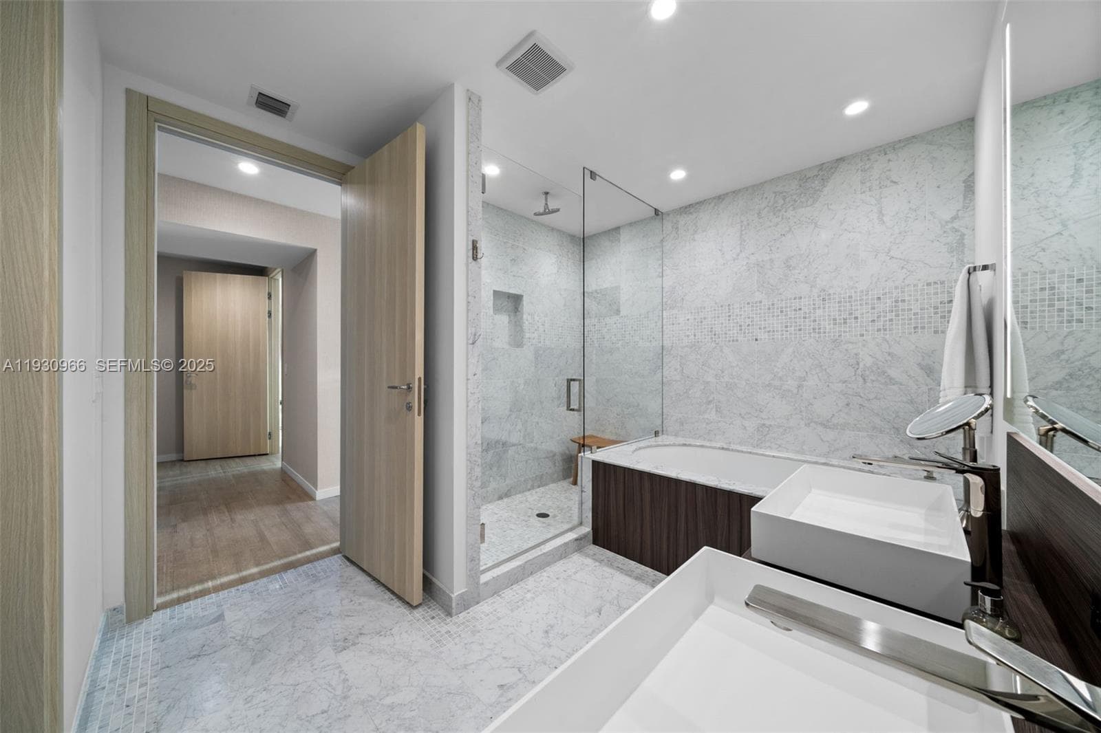 1000 Brickell Plz, Miami FL 33131 — 31