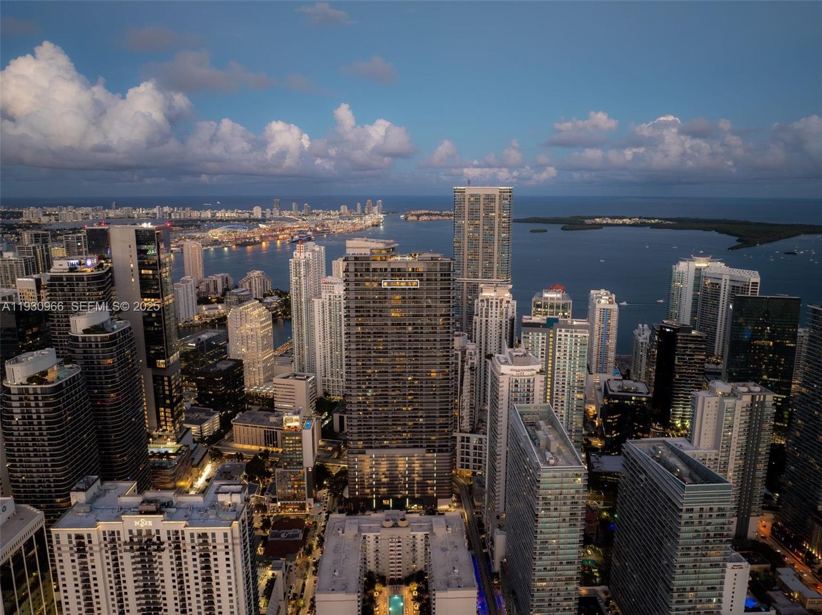 1000 Brickell Plz, Miami FL 33131 — 25