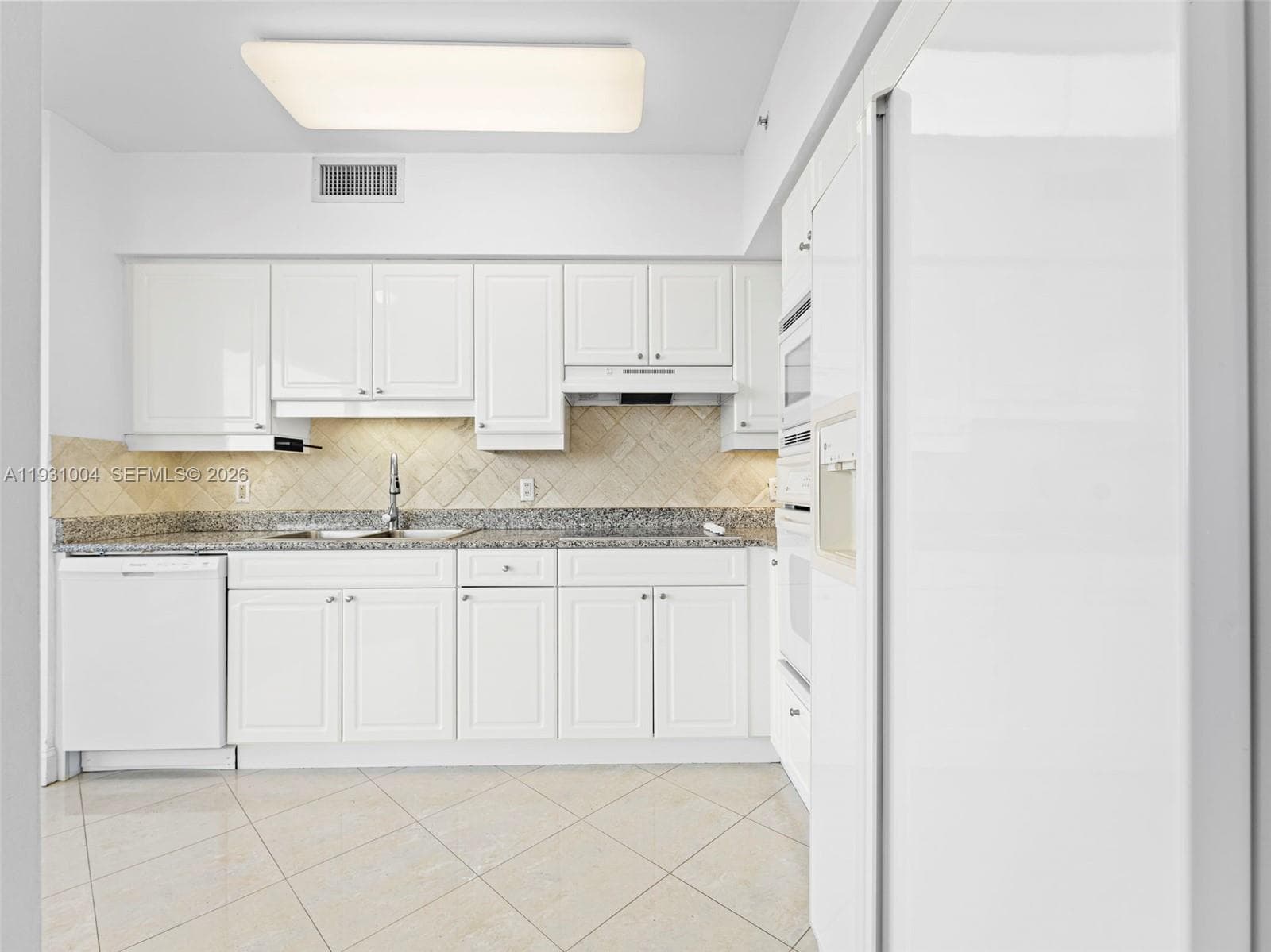 Blue Diamond Condo, Miami Beach, FL — 5