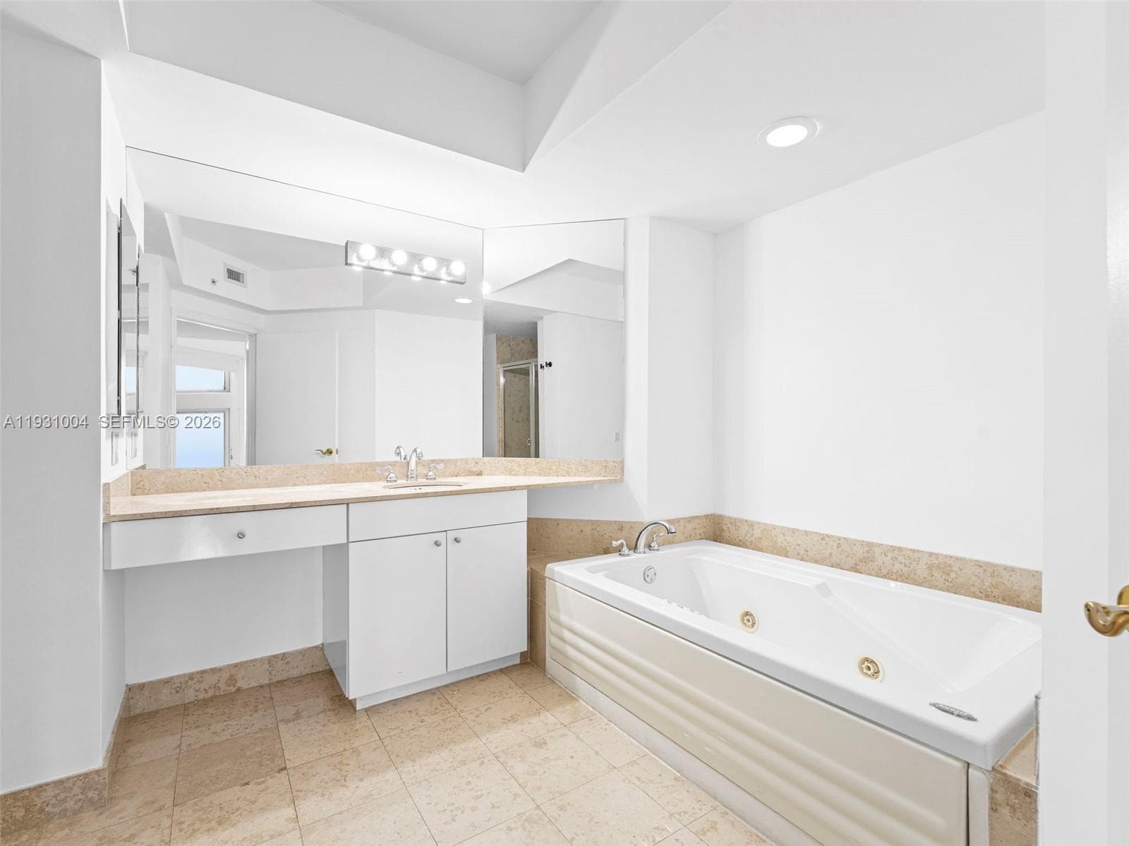 Blue Diamond Condo, Miami Beach, FL — 14