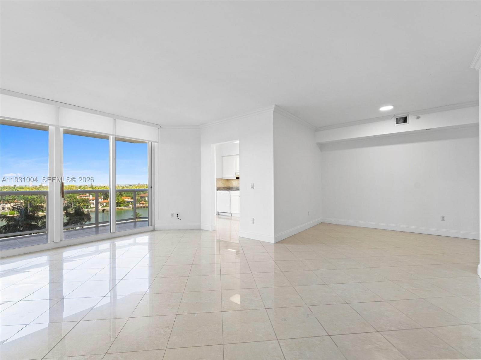 Blue Diamond Condo, Miami Beach, FL — 4