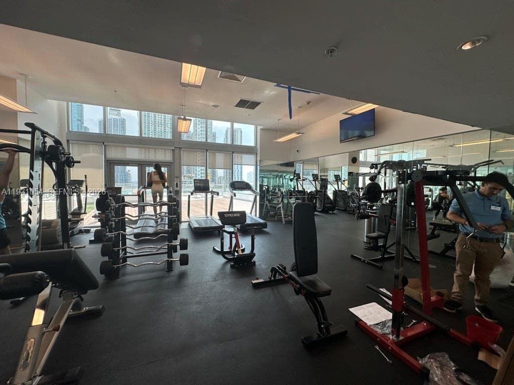 92 SW 3rd St # 1408, Miami FL 33130 — 11