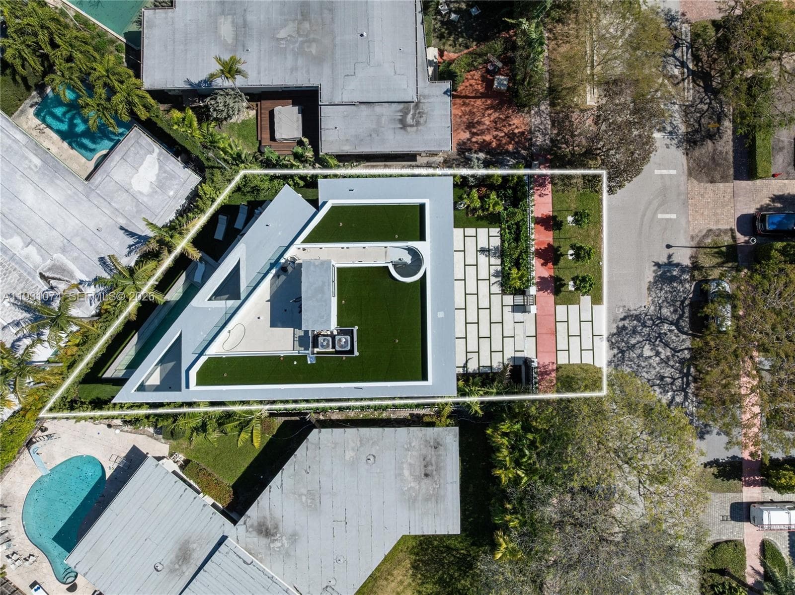 1045 W 47th Ct, Miami Beach FL 33140 — 63