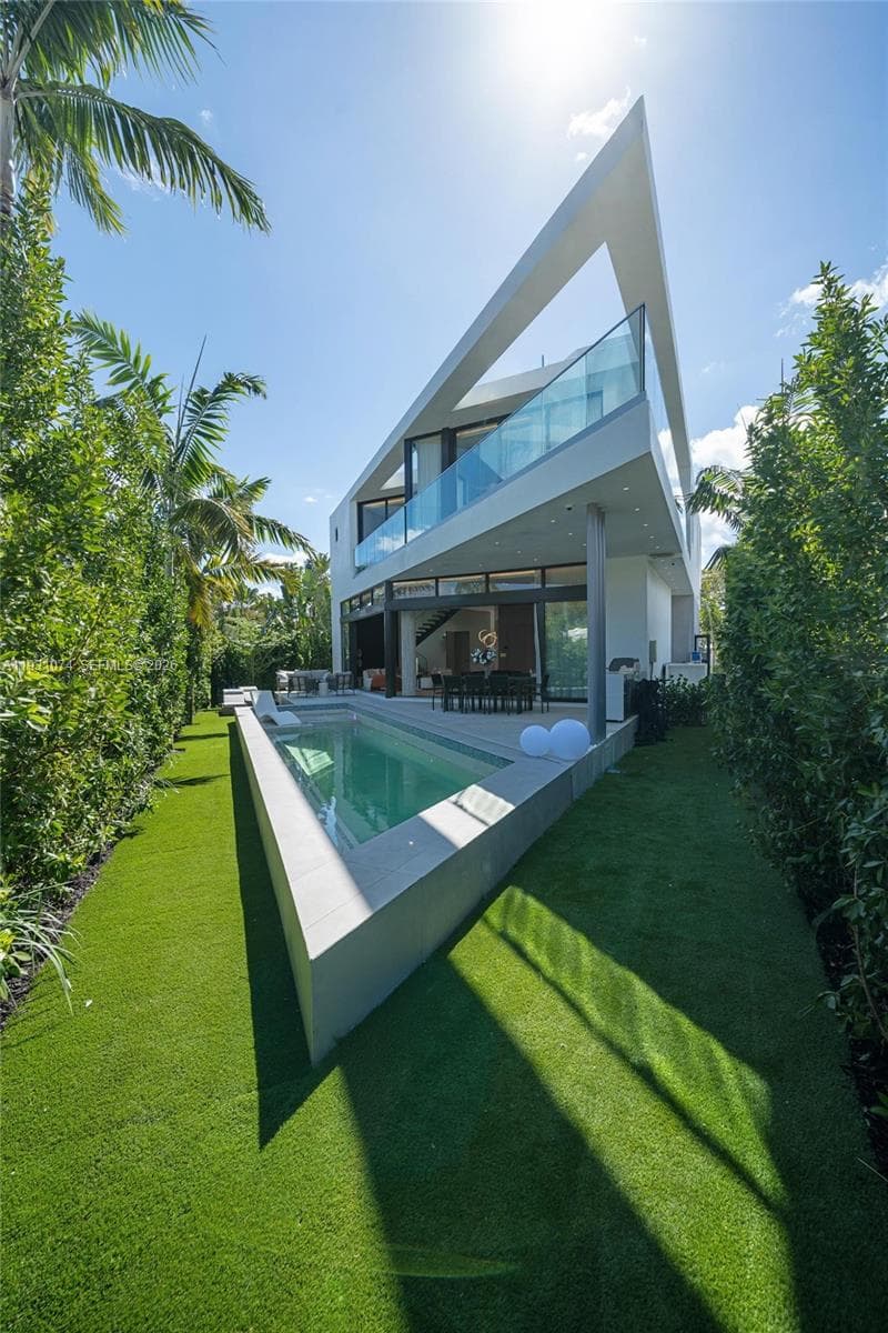 1045 W 47th Ct, Miami Beach FL 33140 — 58