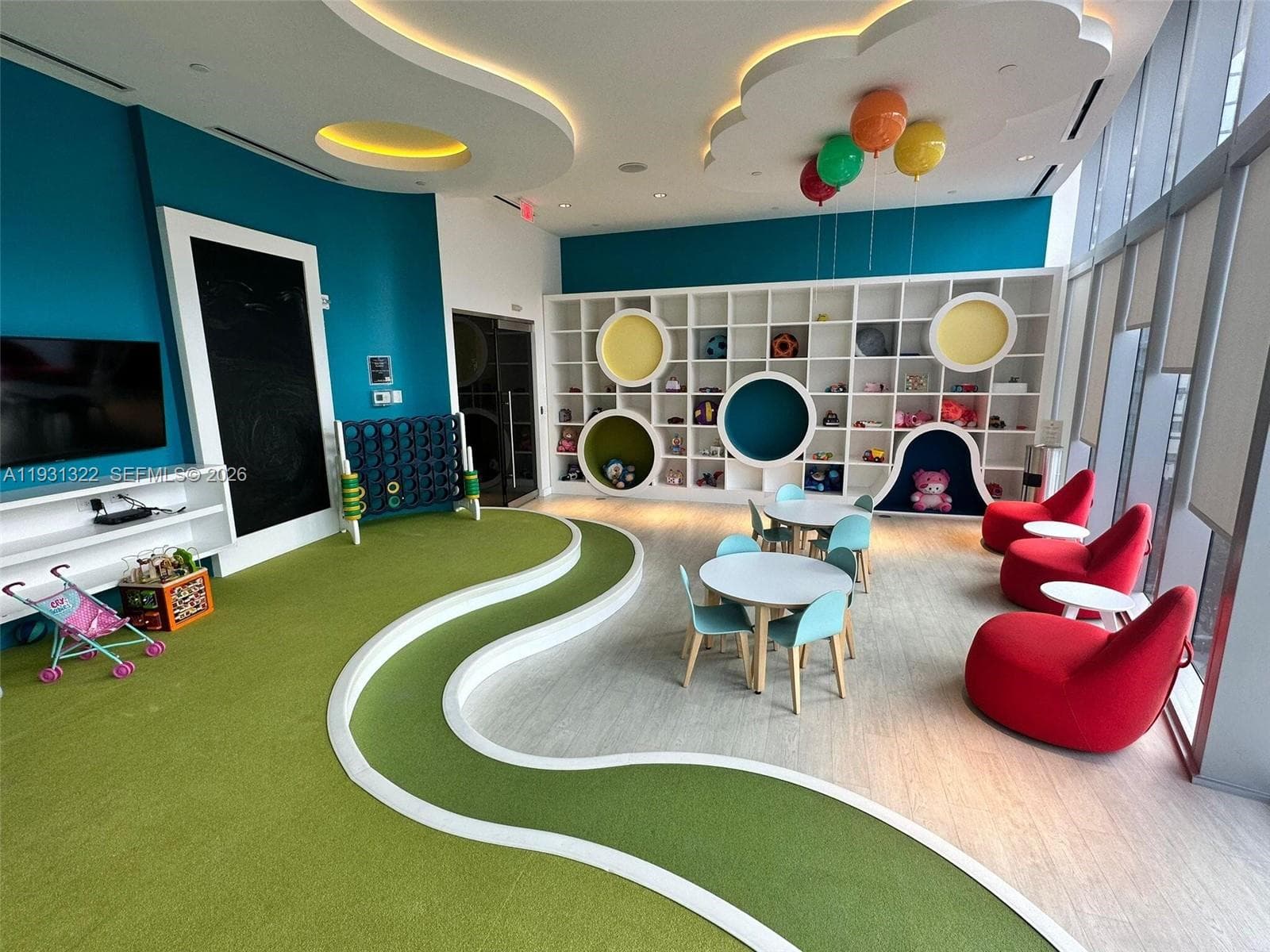 851 NE 1st Ave # 2212, Miami FL 33132 — 52