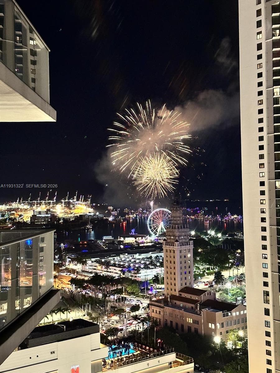 851 NE 1st Ave # 2212, Miami FL 33132 — 12