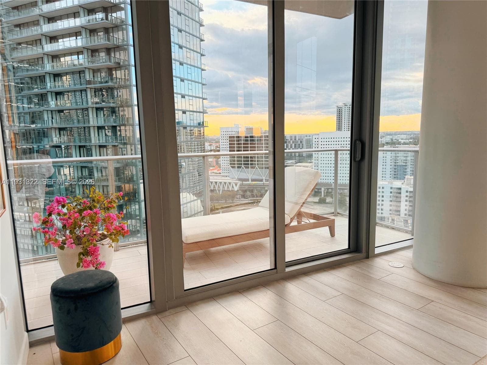 851 NE 1st Ave # 2212, Miami FL 33132 — 26