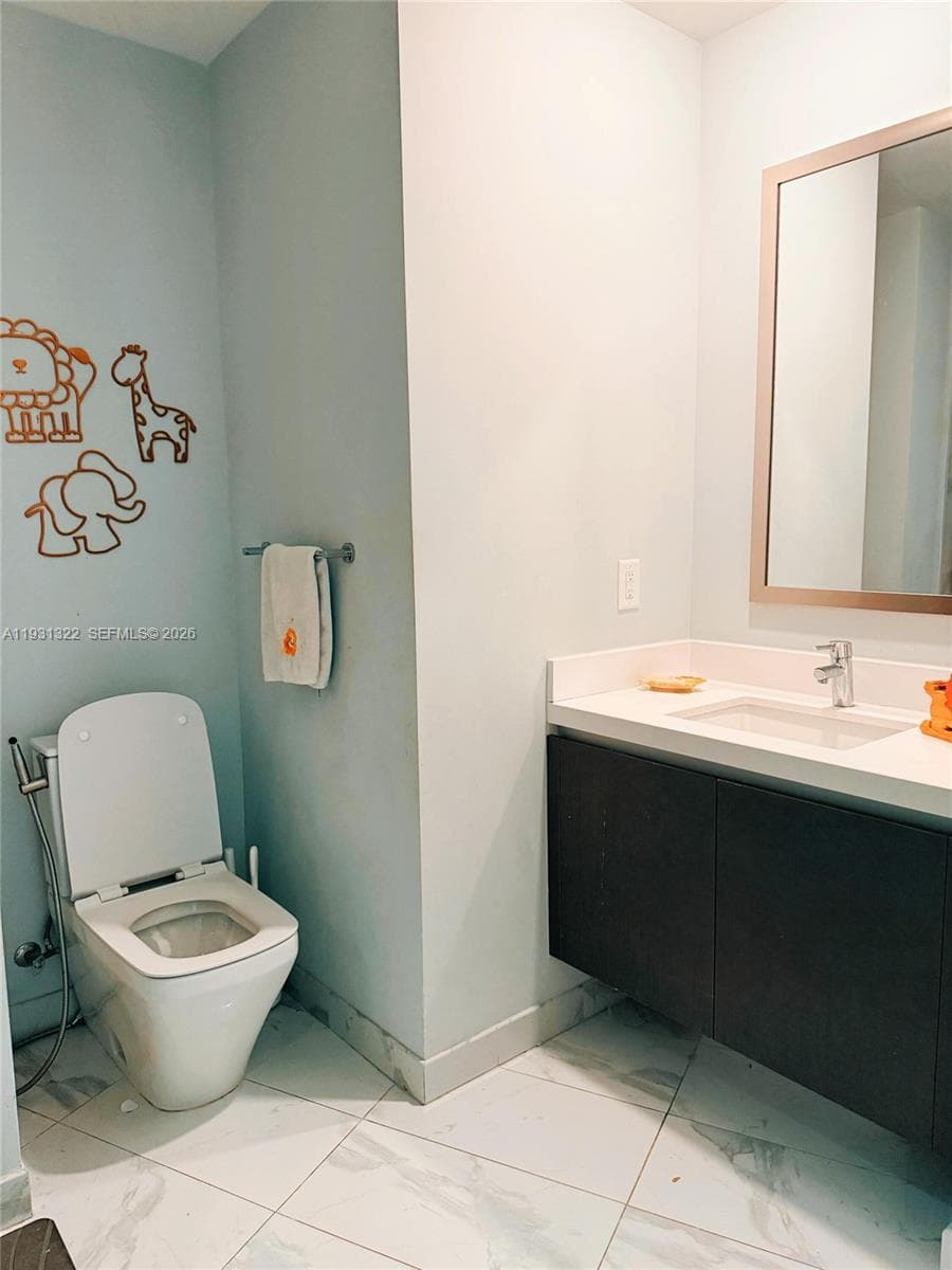 851 NE 1st Ave # 2212, Miami FL 33132 — 32