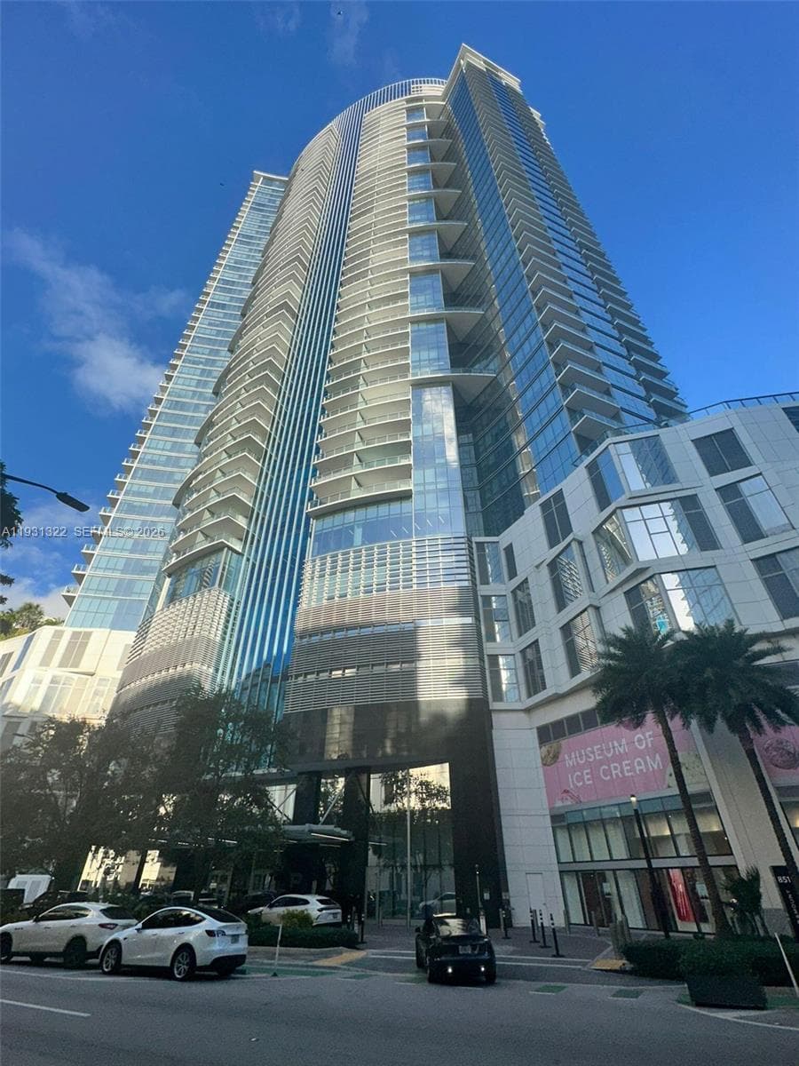 851 NE 1st Ave # 2212, Miami FL 33132 — 1