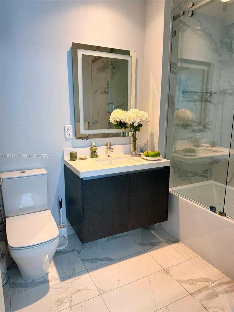 851 NE 1st Ave # 2212, Miami FL 33132 — 28