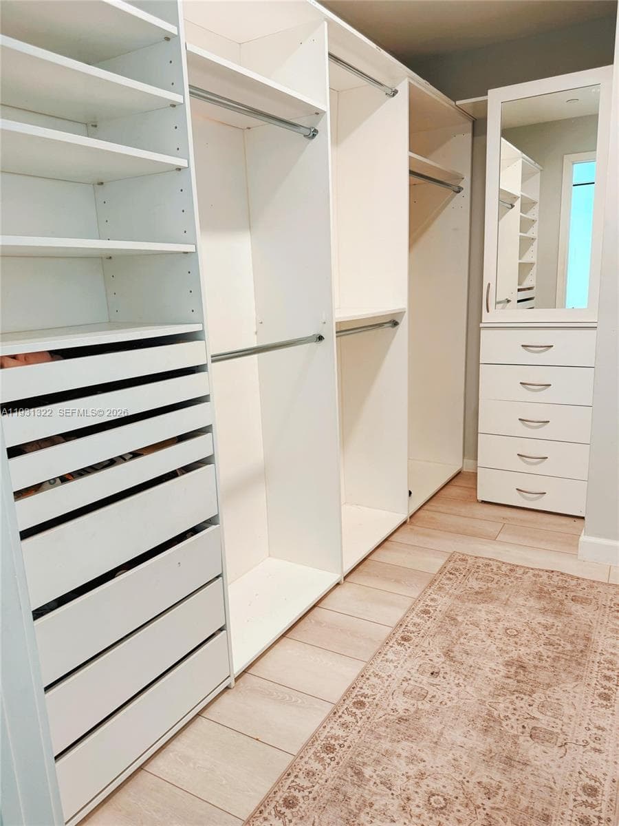 851 NE 1st Ave # 2212, Miami FL 33132 — 24