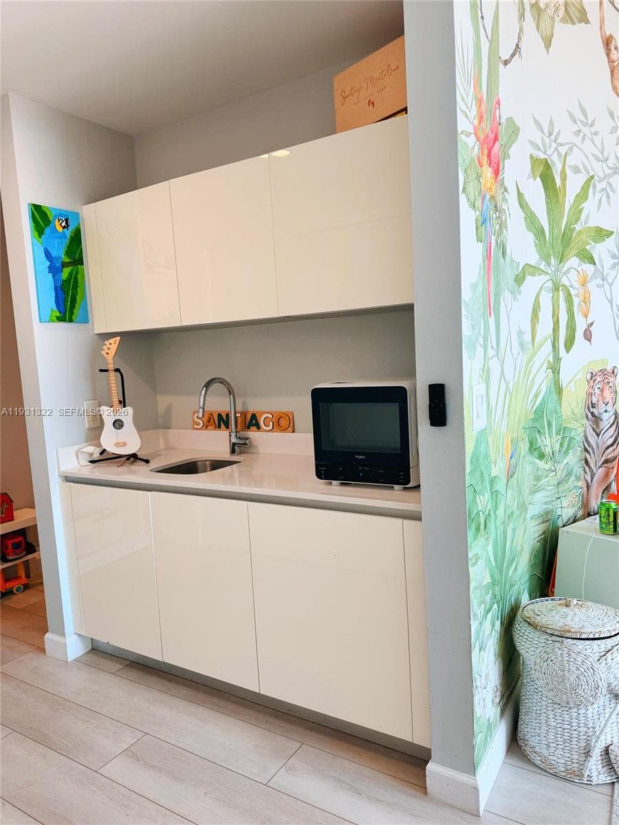 851 NE 1st Ave # 2212, Miami FL 33132 — 30