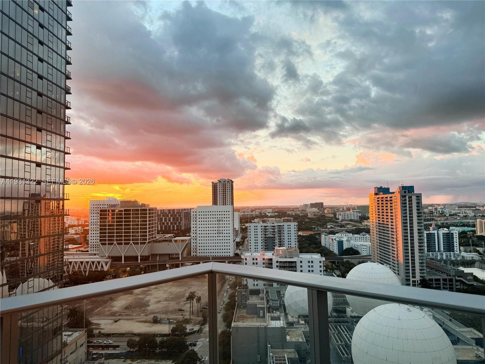 851 NE 1st Ave # 2212, Miami FL 33132 — 33