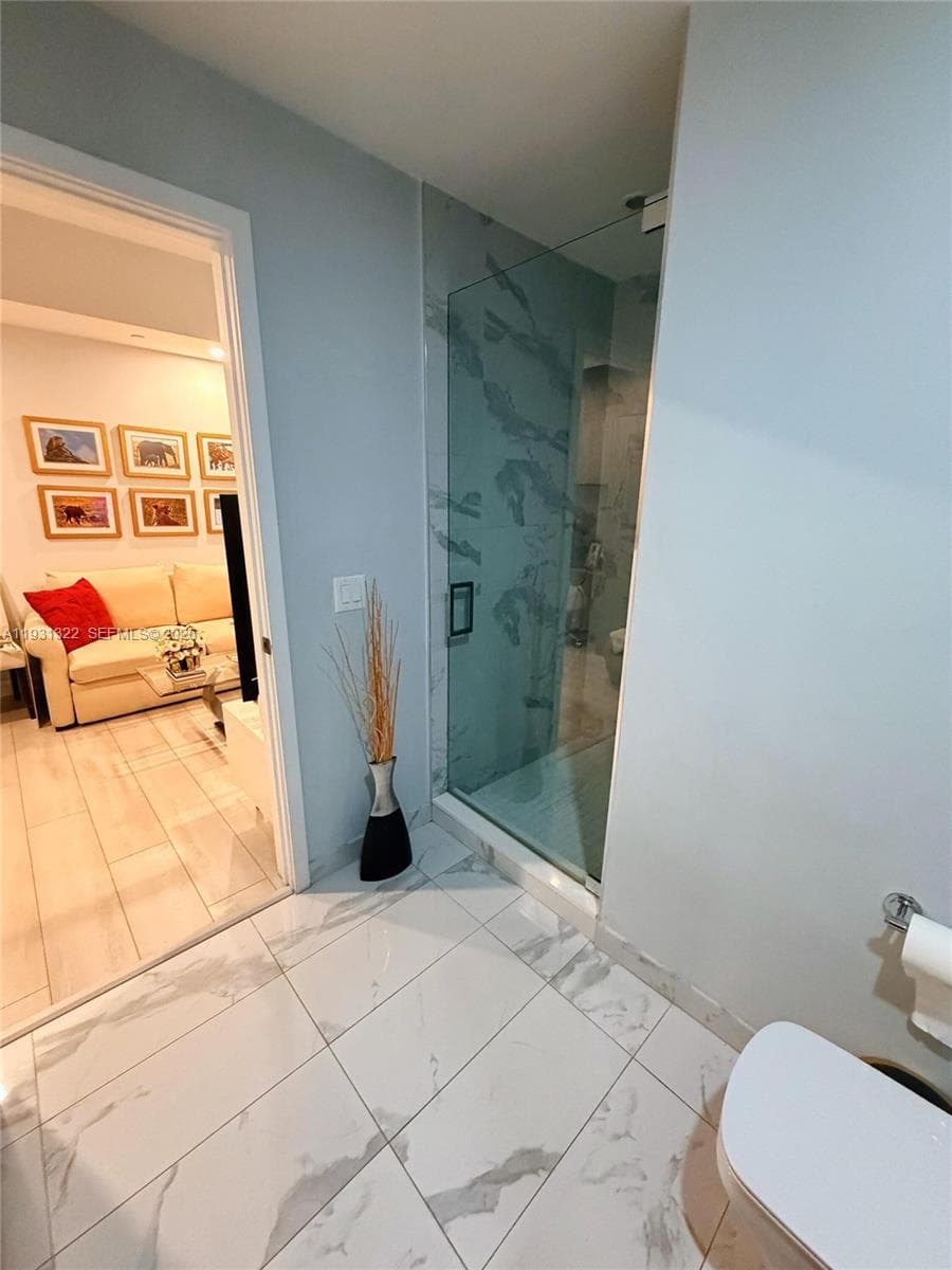 851 NE 1st Ave # 2212, Miami FL 33132 — 18