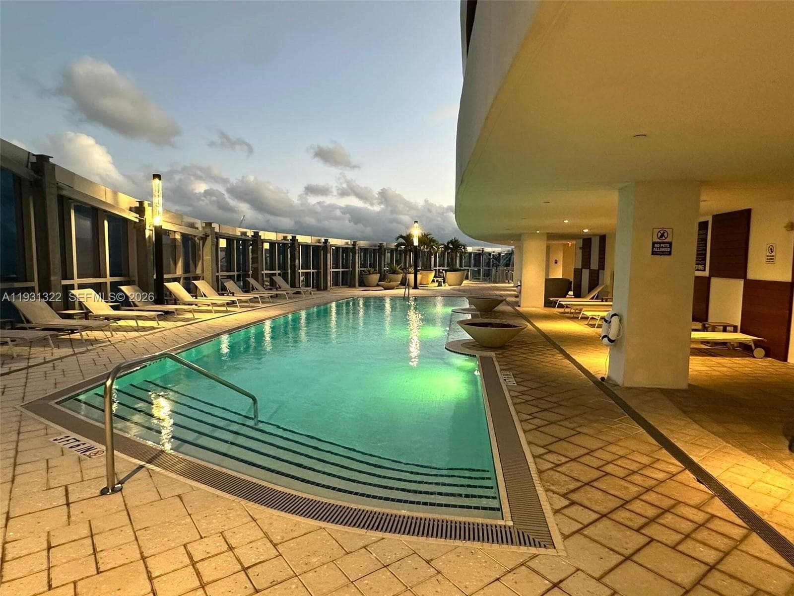 851 NE 1st Ave # 2212, Miami FL 33132 — 48