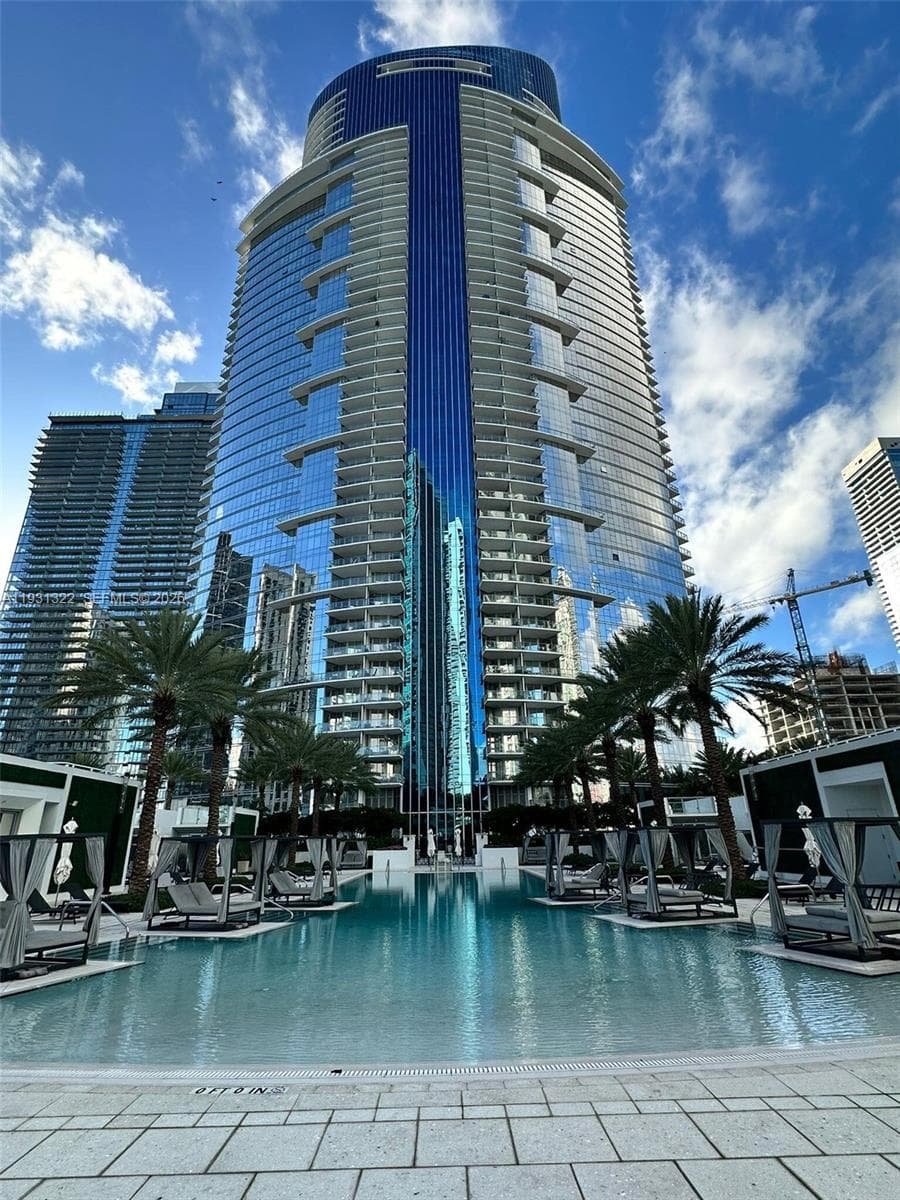 851 NE 1st Ave # 2212, Miami FL 33132 — 35