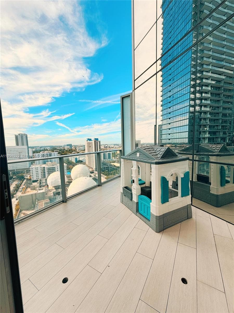 851 NE 1st Ave # 2212, Miami FL 33132 — 31