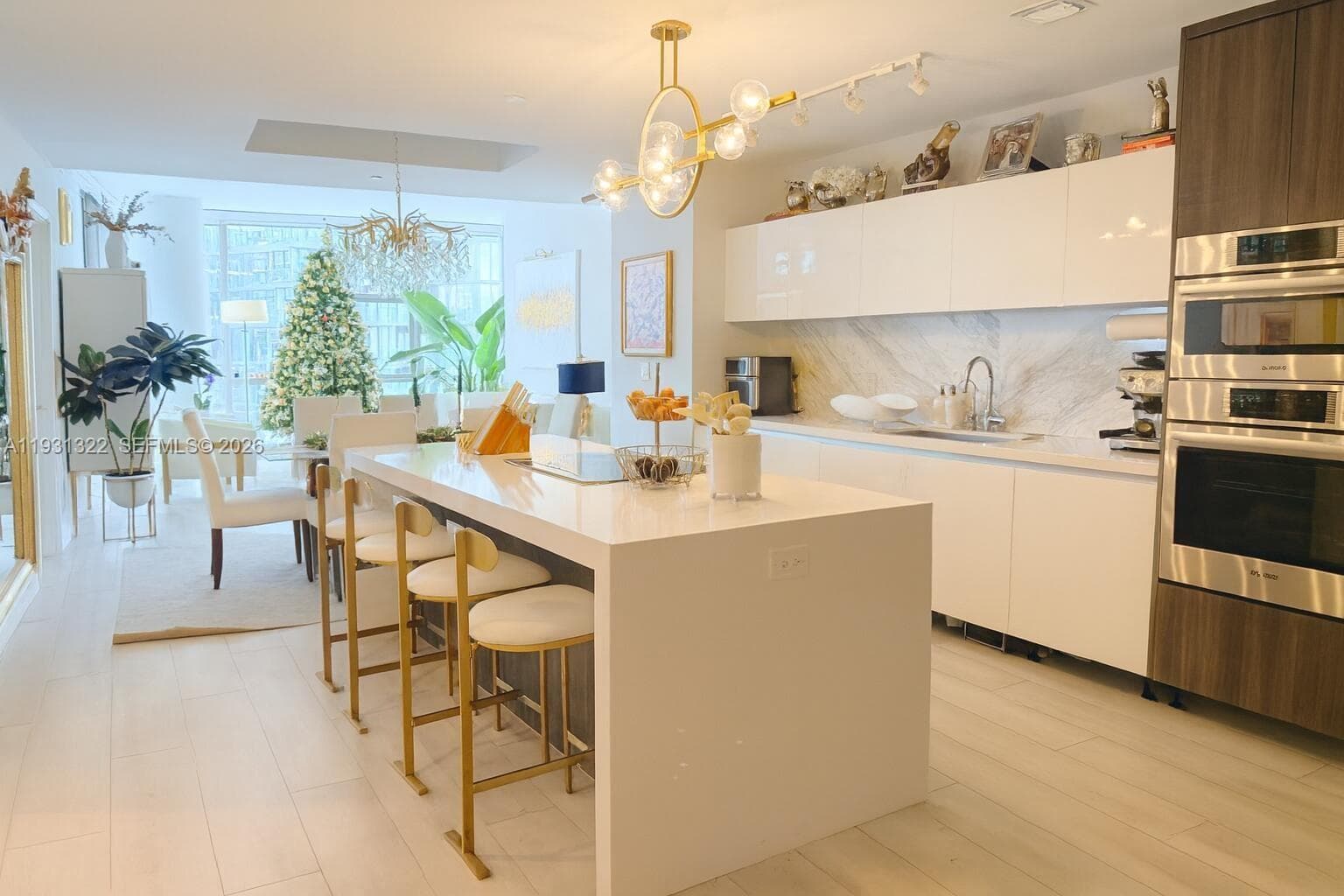 851 NE 1st Ave # 2212, Miami FL 33132 — 4