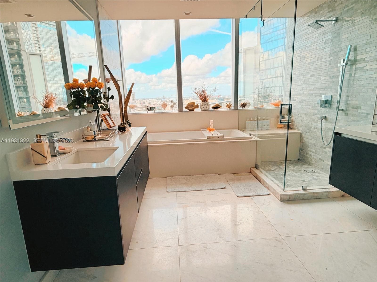 851 NE 1st Ave # 2212, Miami FL 33132 — 21