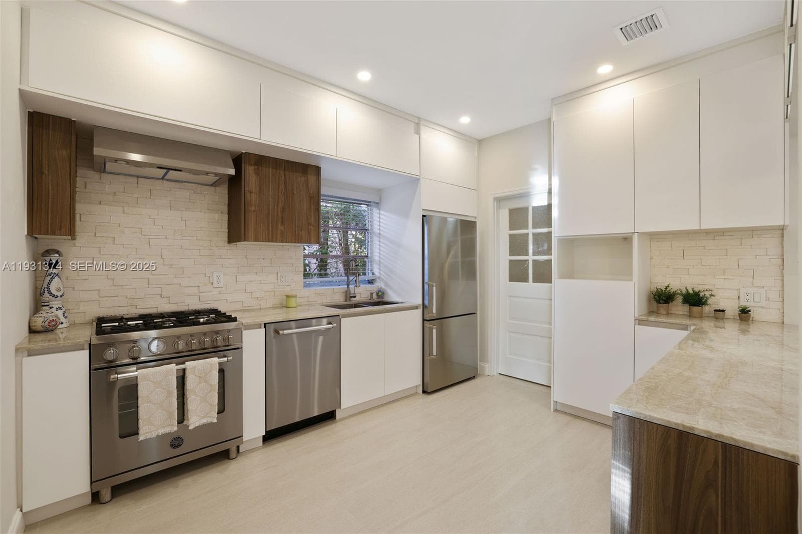 3760 Royal Palm Ave, Miami Beach FL 33140 — 9