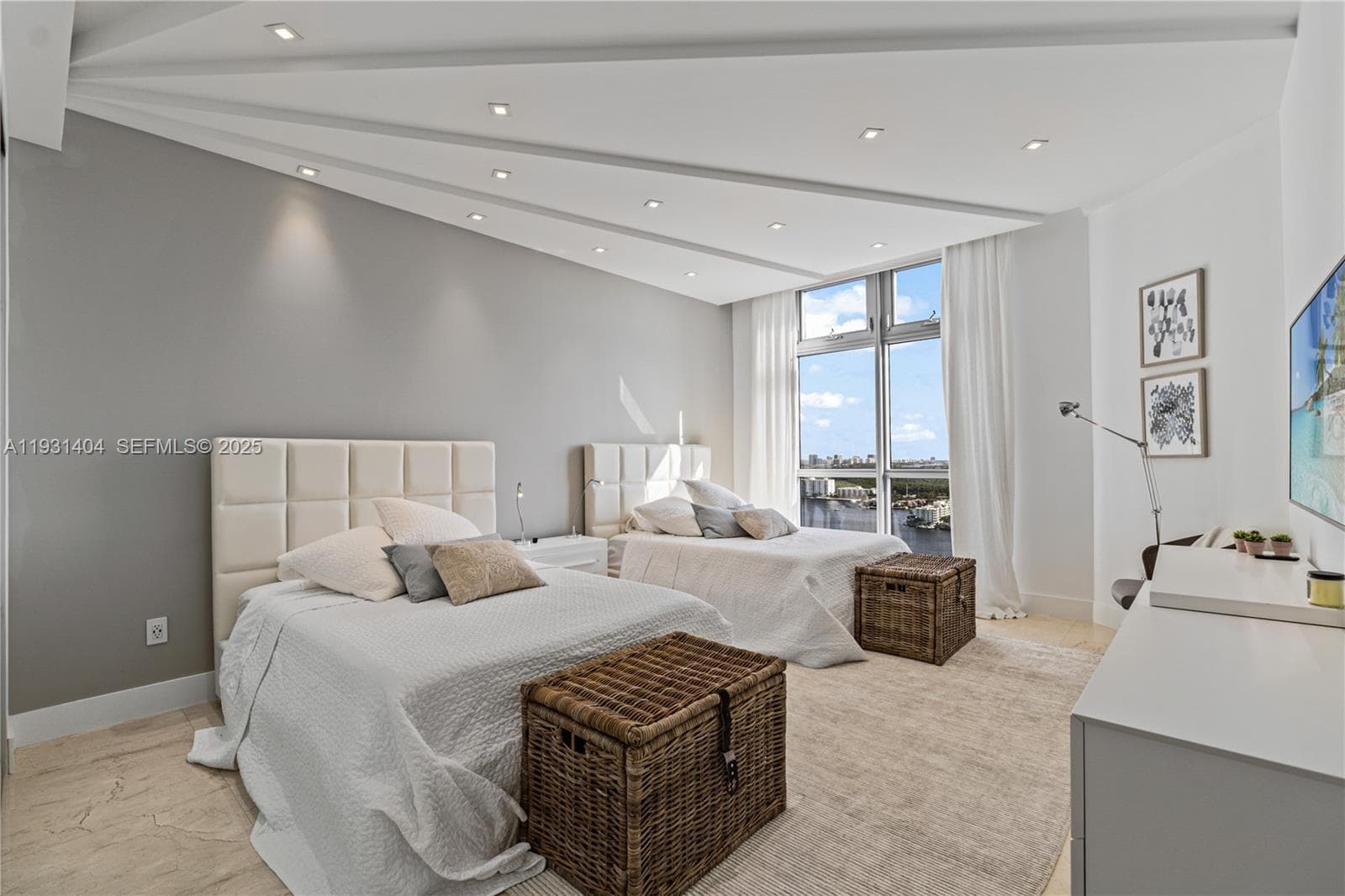 17301 Biscayne Blvd # 5, North Miami Beach FL 33160 — 12