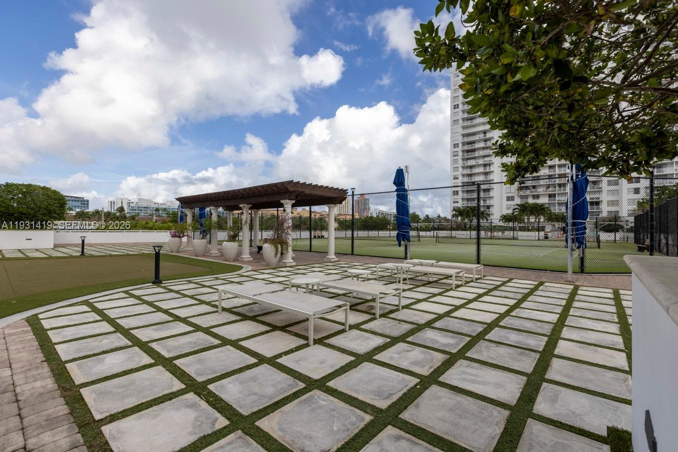 2801 NE 183 ST # 301W, Aventura FL 33160 — 28