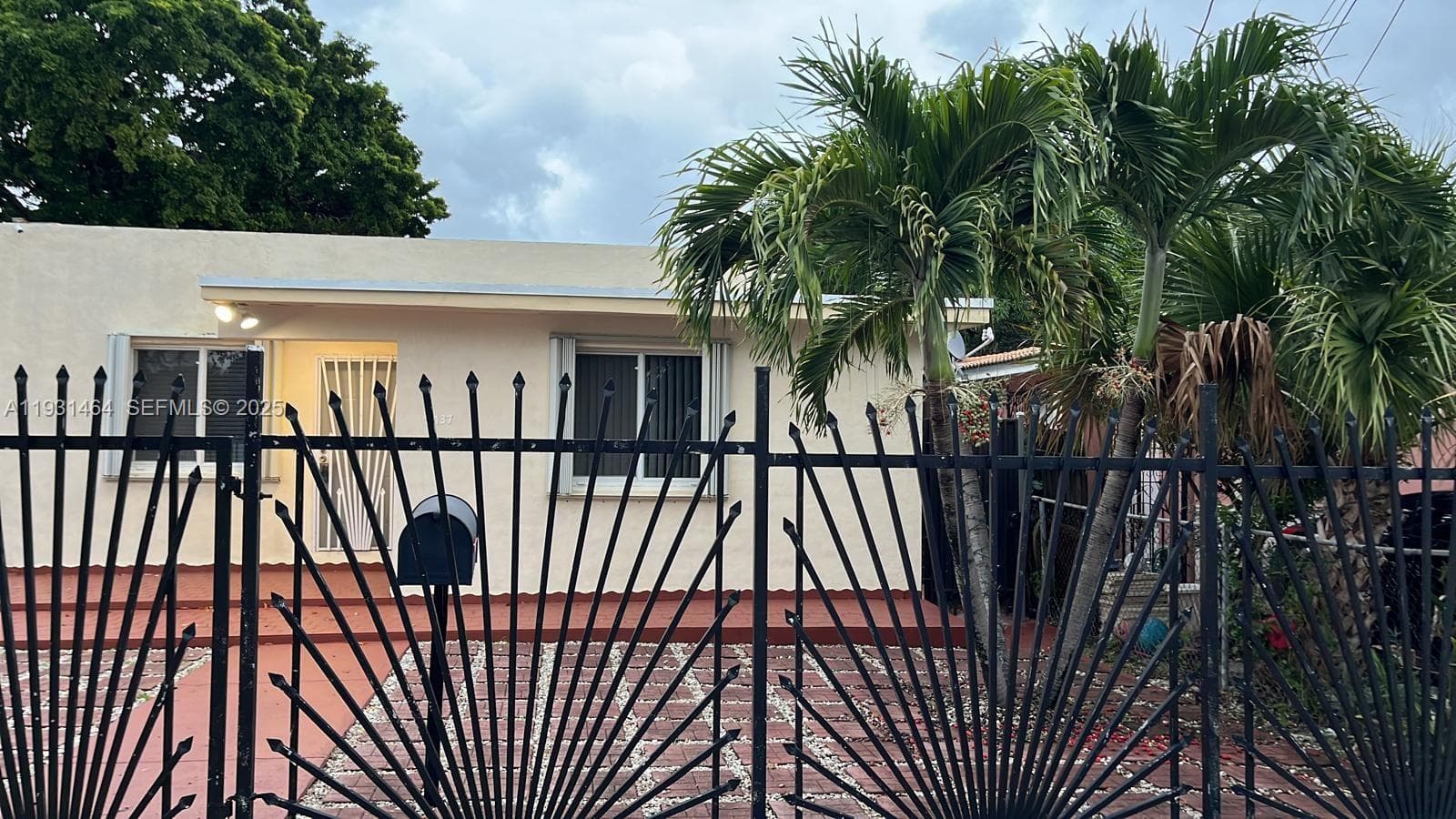 2737 NW 13th Ave, Miami FL 33142 — 27